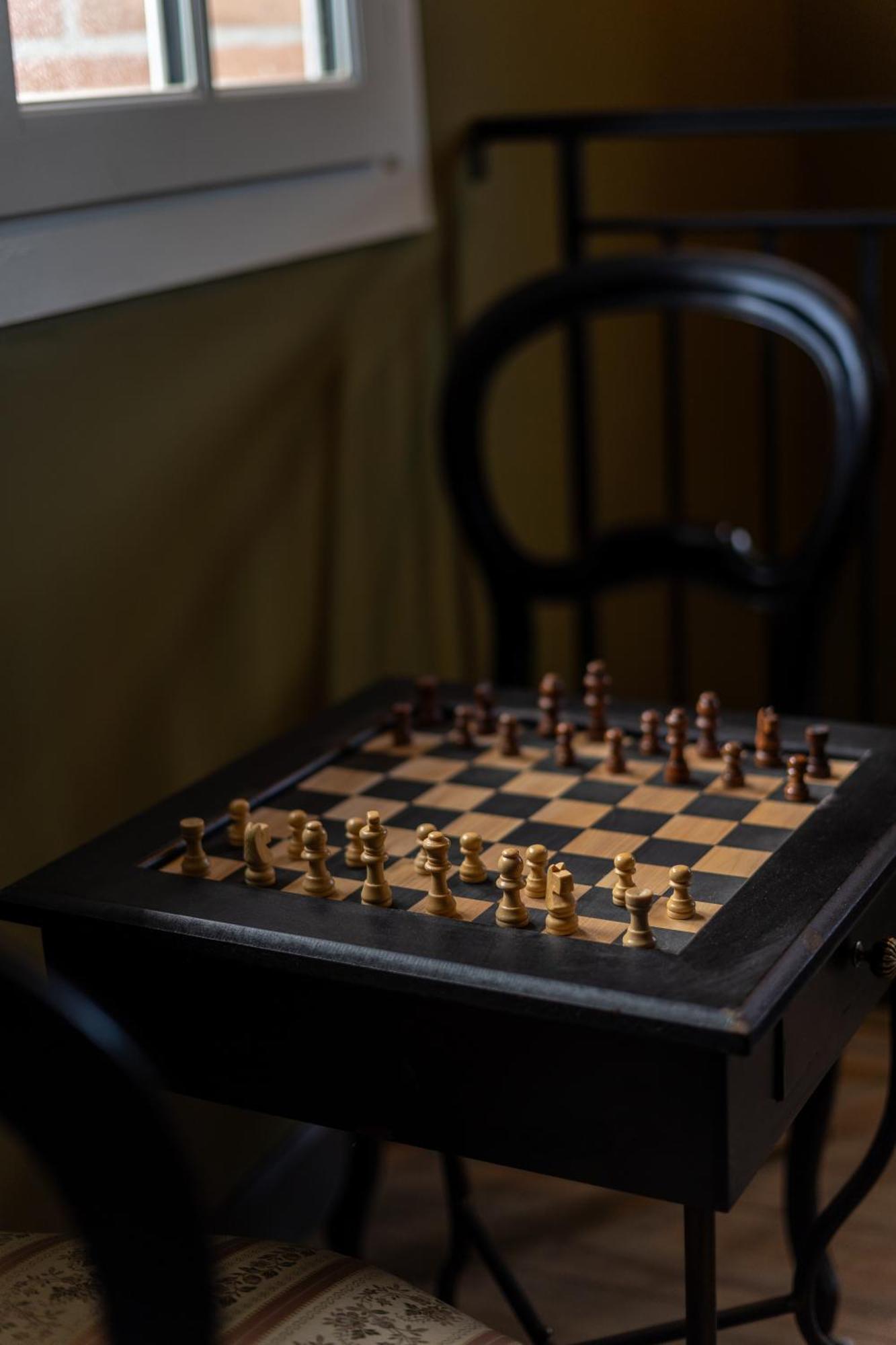 Castel Bois Marie, Maison D'Hotes Монтобан Экстерьер фото A chess set