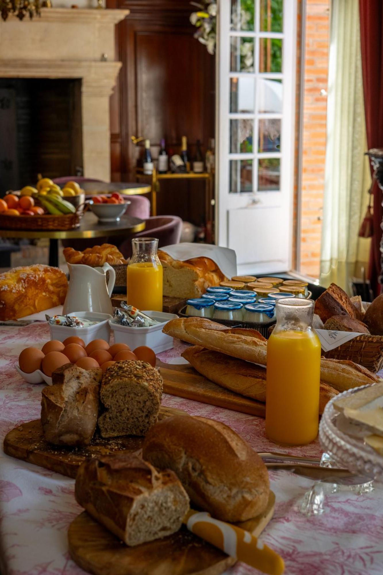 Castel Bois Marie, Maison D'Hotes Монтобан Экстерьер фото A continental breakfast