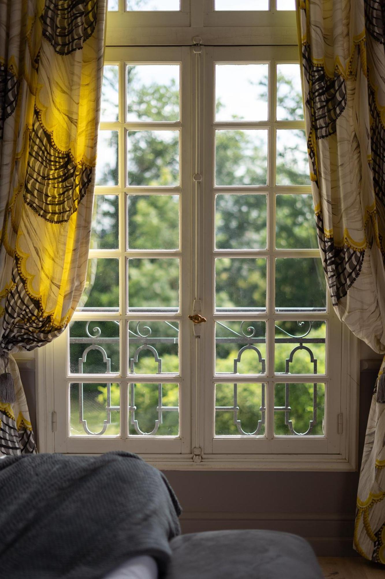 Castel Bois Marie, Maison D'Hotes Монтобан Экстерьер фото Window with curtains