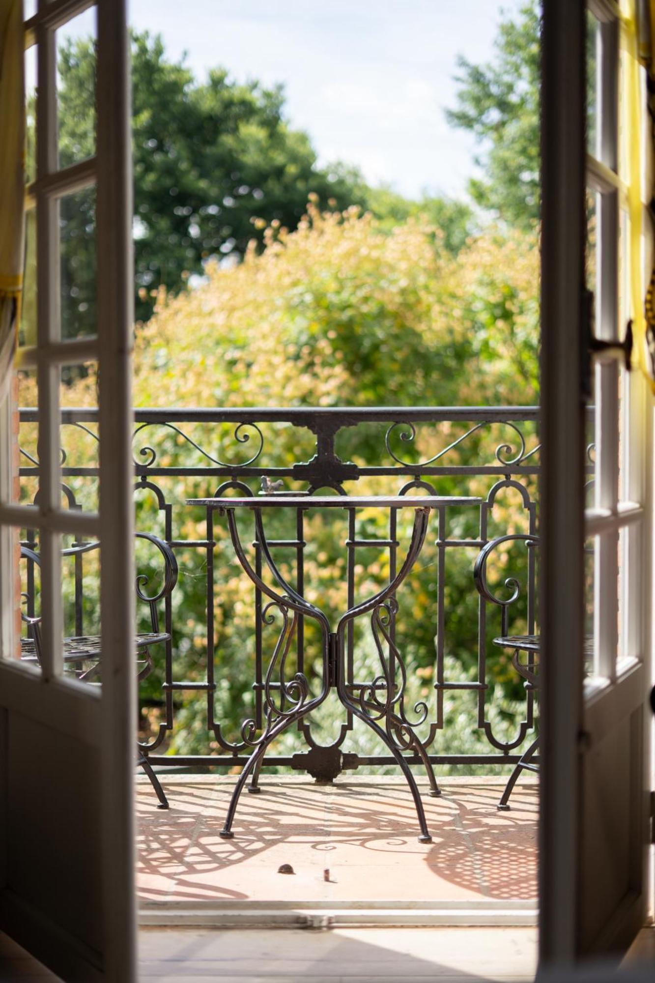 Castel Bois Marie, Maison D'Hotes Монтобан Экстерьер фото A balcony