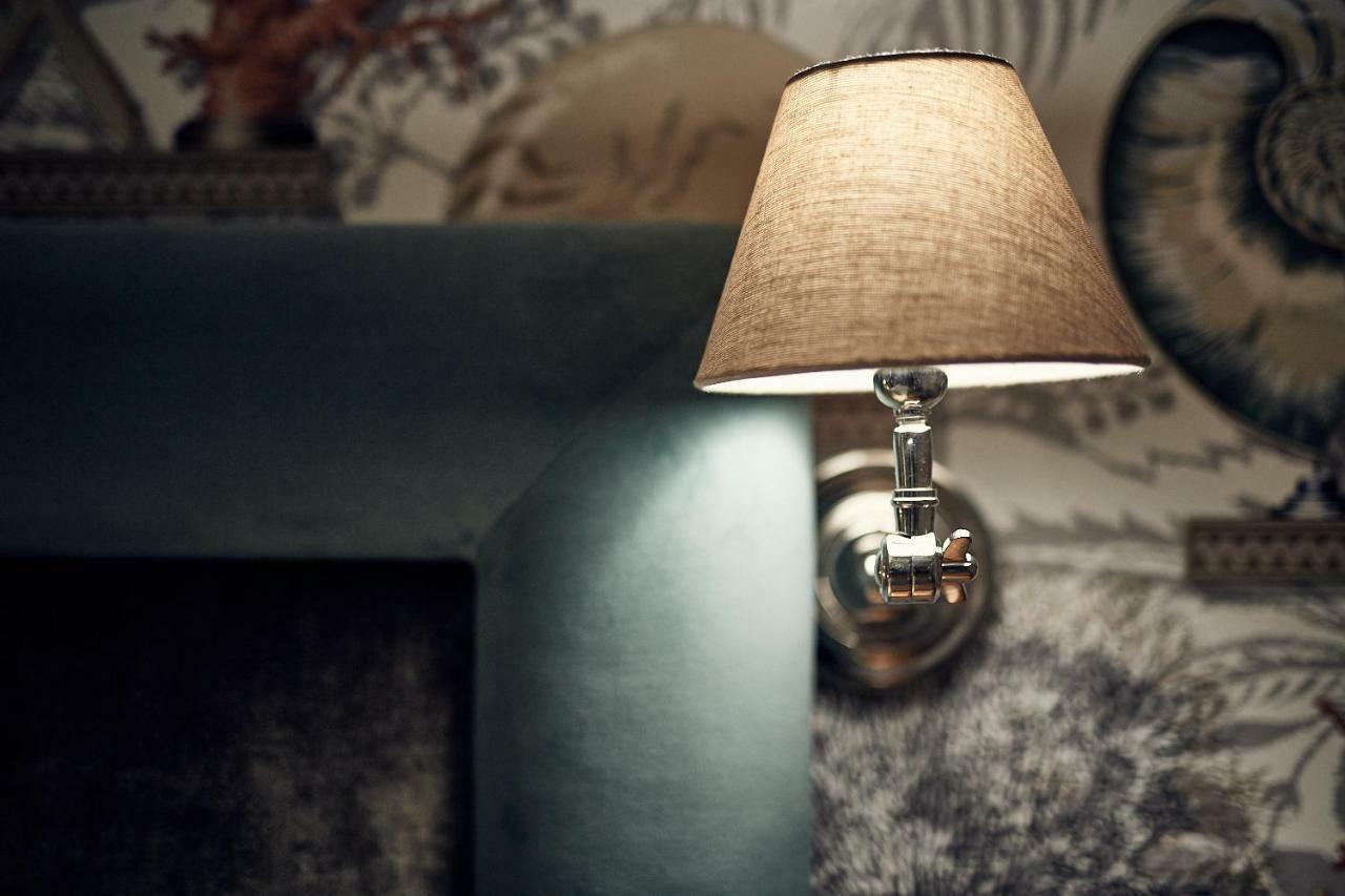 Castel Bois Marie, Maison D'Hotes Монтобан Экстерьер фото A wall light